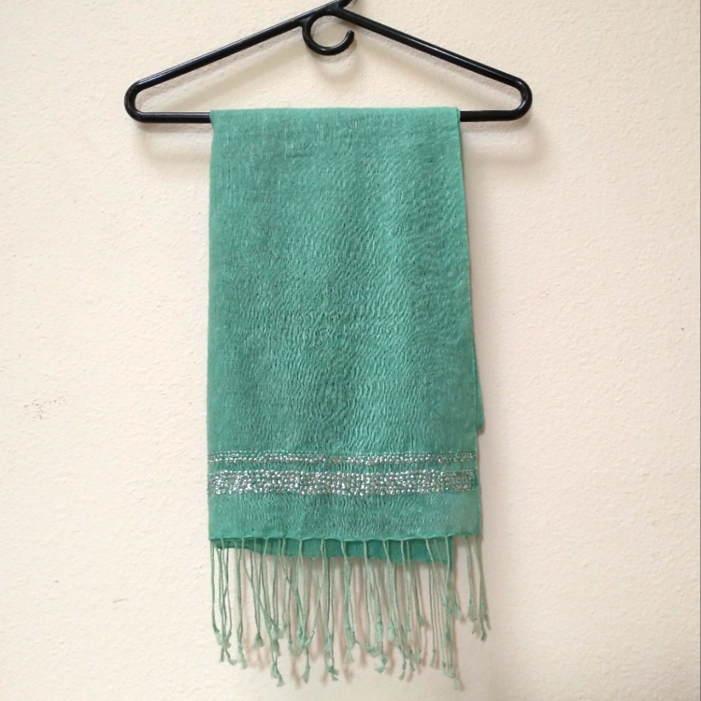 ‼️🇺🇲3 for 15 SALE‼️🇺🇲 Blue shawl with silver pattern